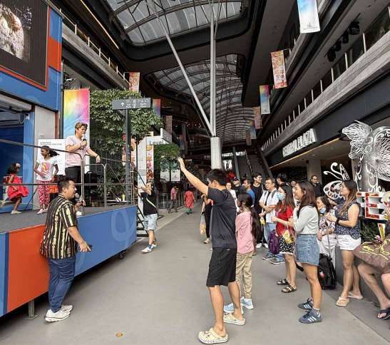 Crowd gathered at a community mall activation for The Lobangs Giveaway, a CAMOKAKIS radio promotion.